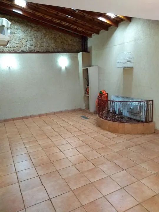 Casa à venda com 3 quartos, 250m² - Foto 3