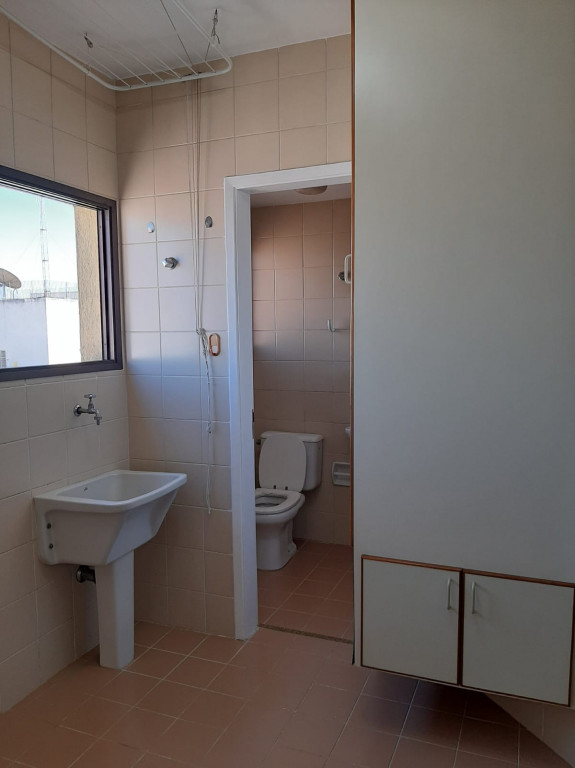 Apartamento à venda com 3 quartos, 144m² - Foto 2