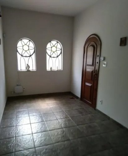 Casa à venda com 4 quartos, 192m² - Foto 1