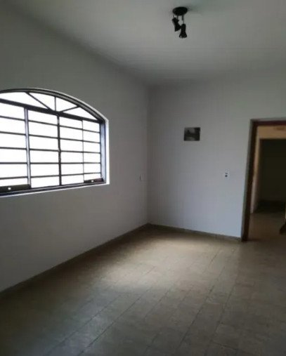 Casa à venda com 4 quartos, 192m² - Foto 2