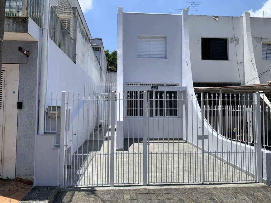 Casa à venda com 3 quartos, 218m² - Foto 1