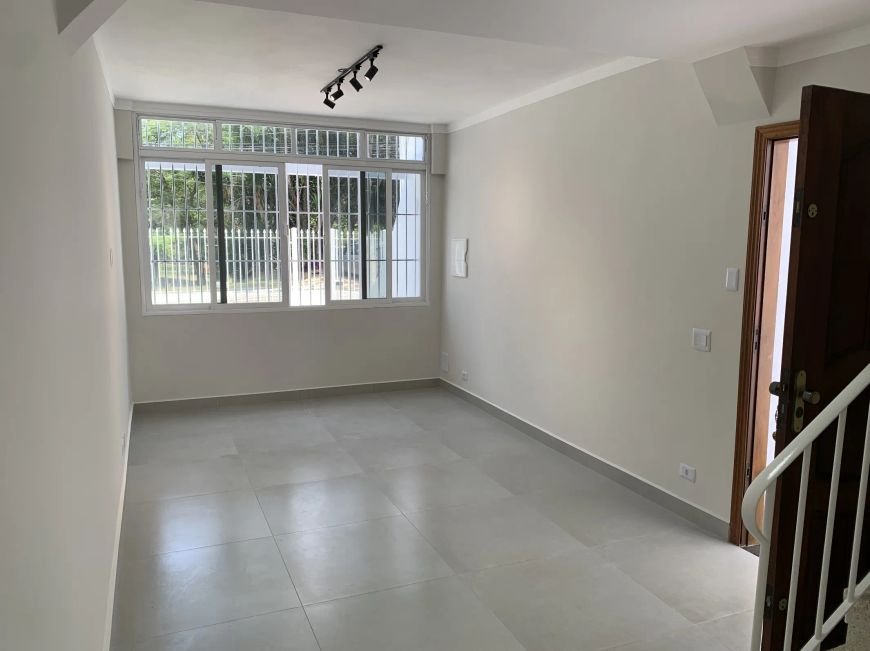 Casa à venda com 3 quartos, 218m² - Foto 2