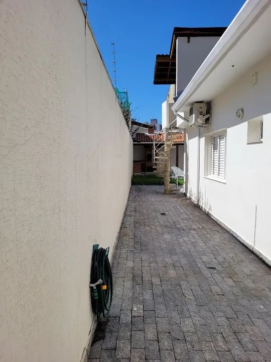 Casa à venda com 5 quartos, 300m² - Foto 3