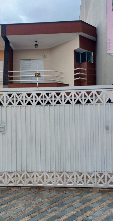 Casa à venda com 3 quartos, 145m² - Foto 1