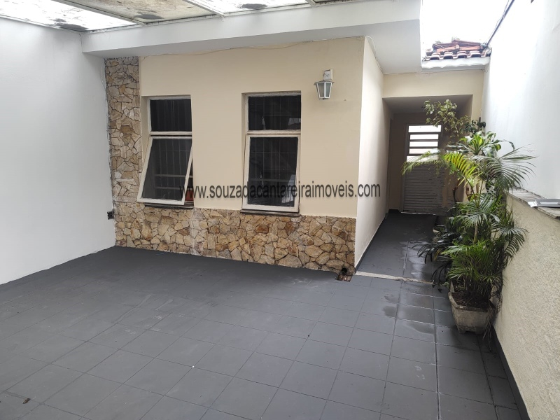 Casa à venda com 3 quartos, 321m² - Foto 1