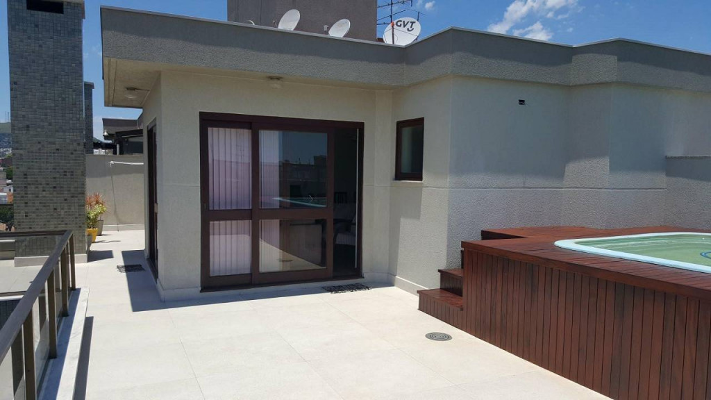 Casa à venda com 3 quartos, 226m² - Foto 2