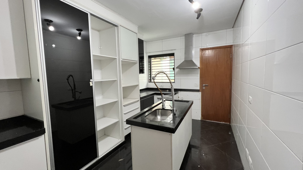 Casa à venda com 3 quartos, 265m² - Foto 4