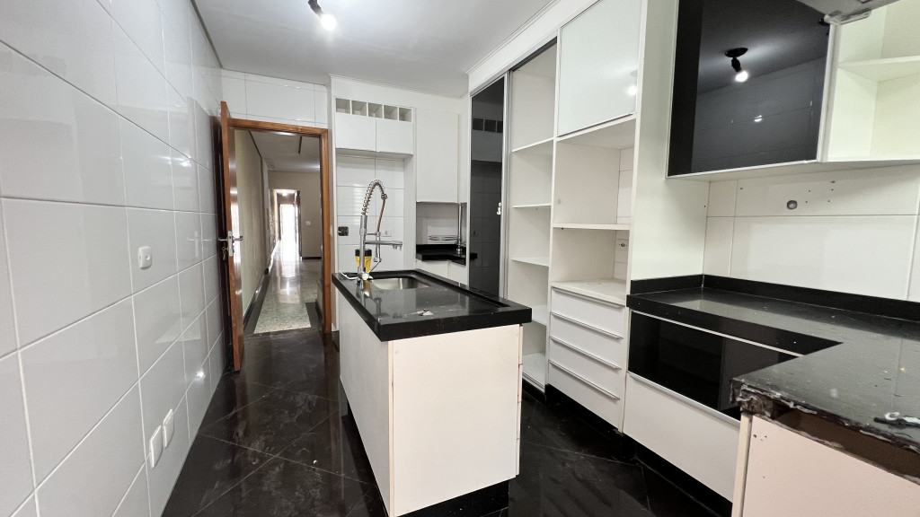 Casa à venda com 3 quartos, 265m² - Foto 8