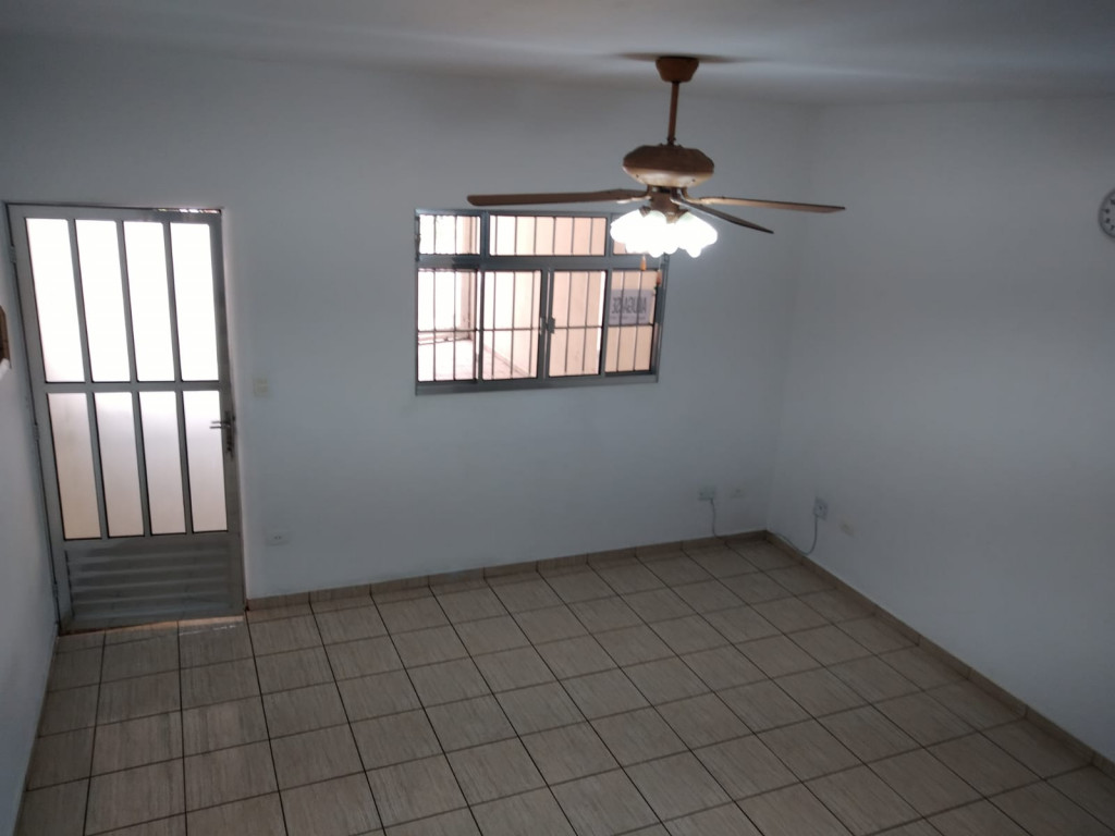 Casa para alugar com 3 quartos, 280m² - Foto 1