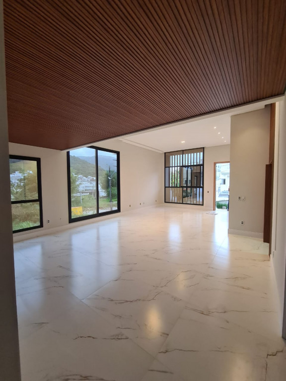 Casa à venda com 3 quartos, 250m² - Foto 8