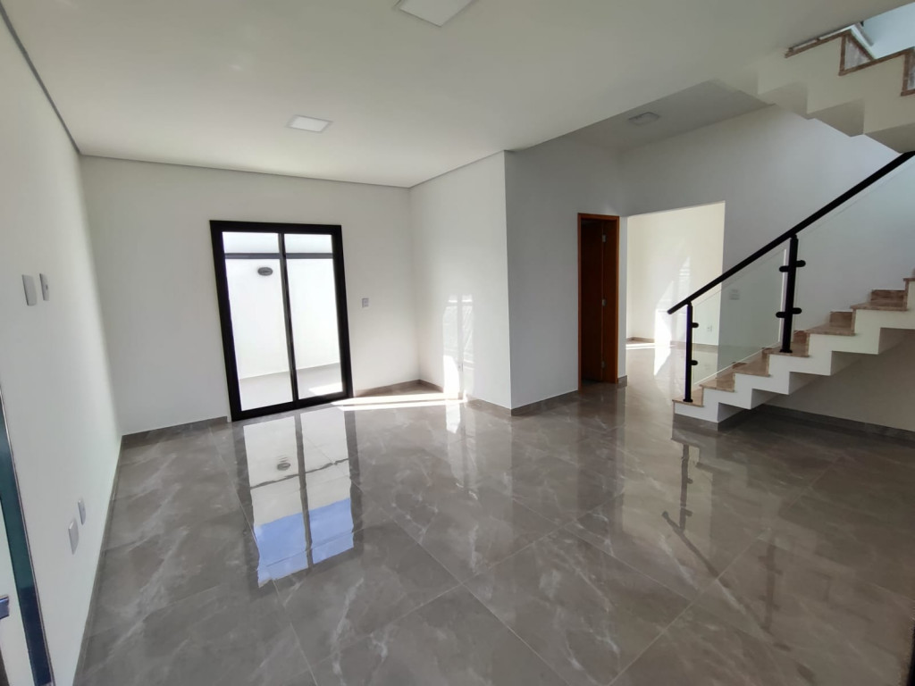 Casa à venda com 3 quartos, 108m² - Foto 2