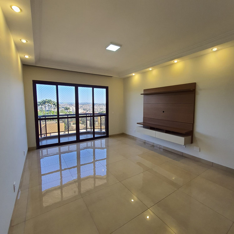 Apartamento à venda com 3 quartos, 156m² - Foto 1