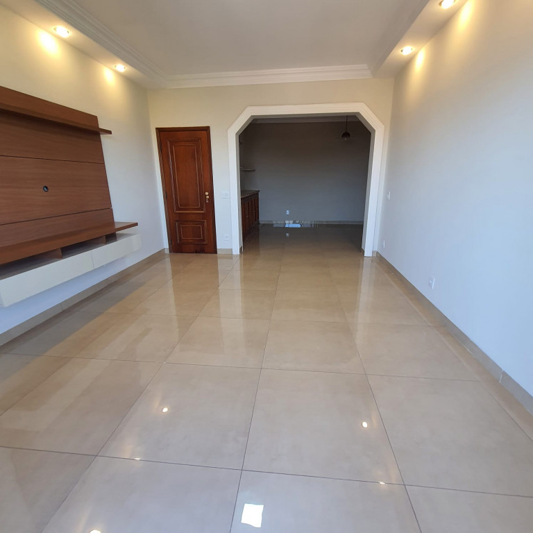 Apartamento à venda com 3 quartos, 156m² - Foto 3