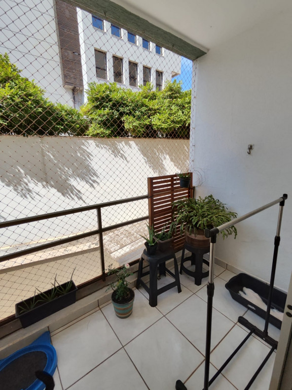 Apartamento à venda com 3 quartos, 95m² - Foto 2