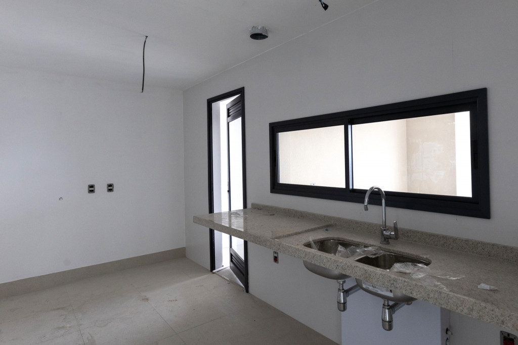 Apartamento à venda com 4 quartos, 157m² - Foto 8