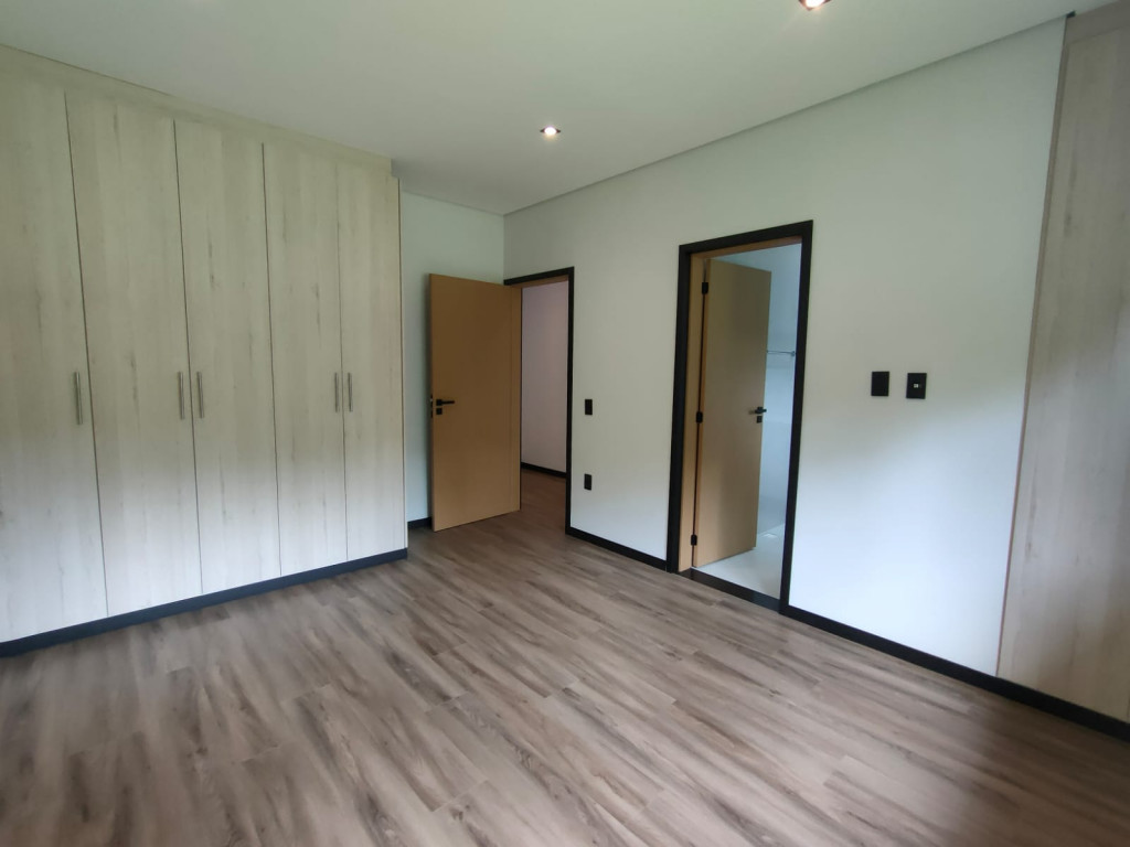 Casa de Condomínio à venda com 3 quartos, 350m² - Foto 18