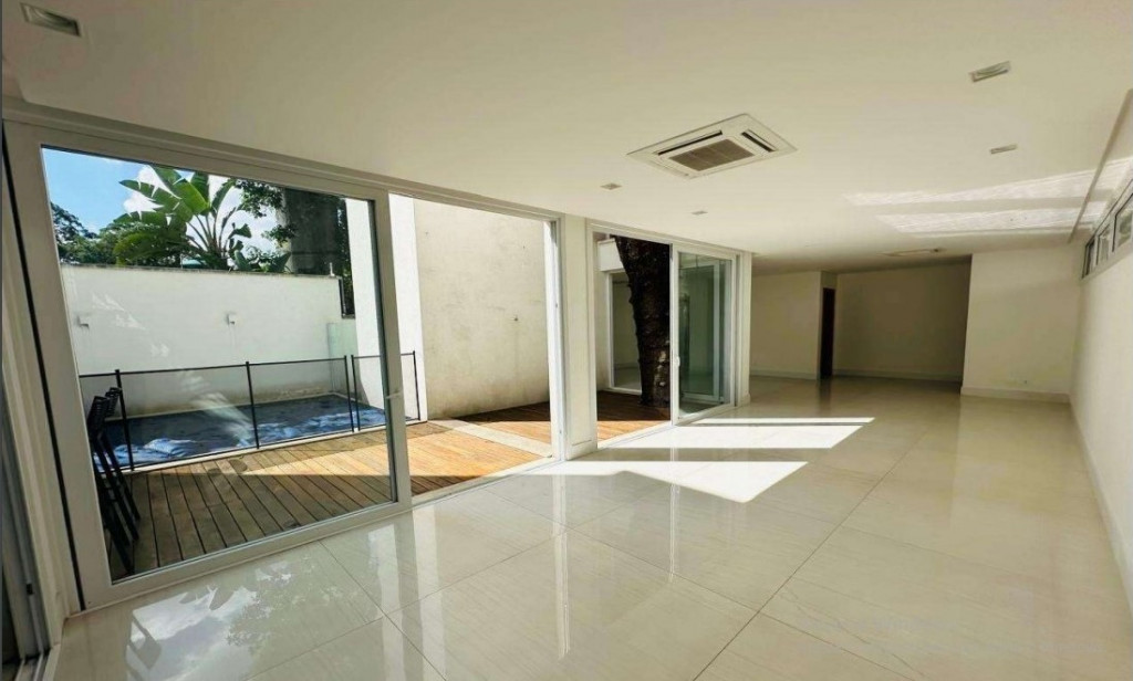 Casa à venda com 4 quartos, 365m² - Foto 2