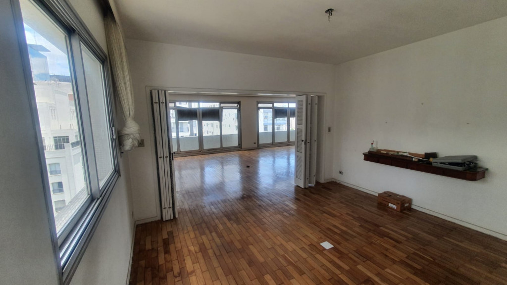 Apartamento à venda com 3 quartos, 300m² - Foto 2