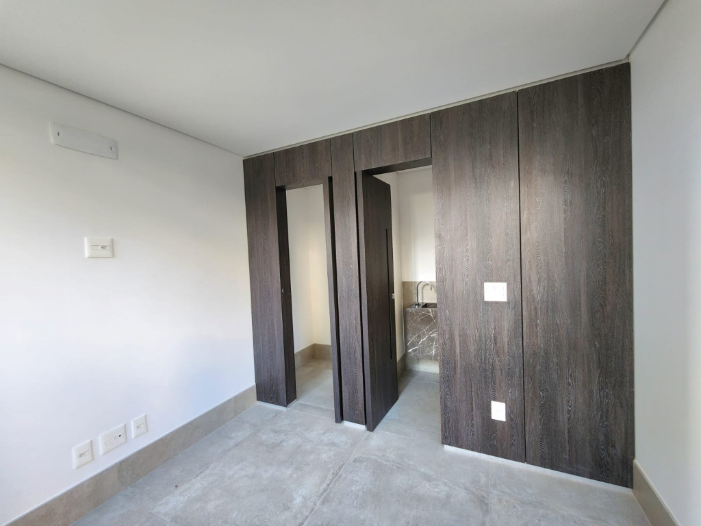 Apartamento à venda com 4 quartos, 281m² - Foto 2