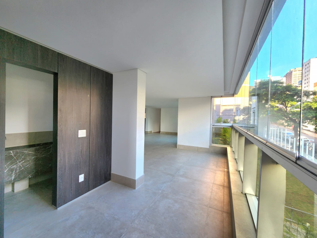 Apartamento à venda com 4 quartos, 281m² - Foto 1