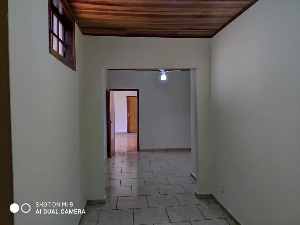 Casa de Condomínio à venda com 4 quartos, 234m² - Foto 2