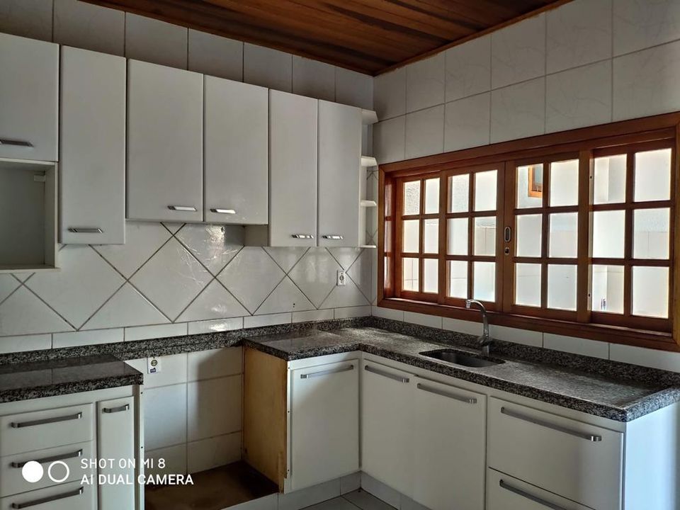 Casa de Condomínio à venda com 4 quartos, 234m² - Foto 3