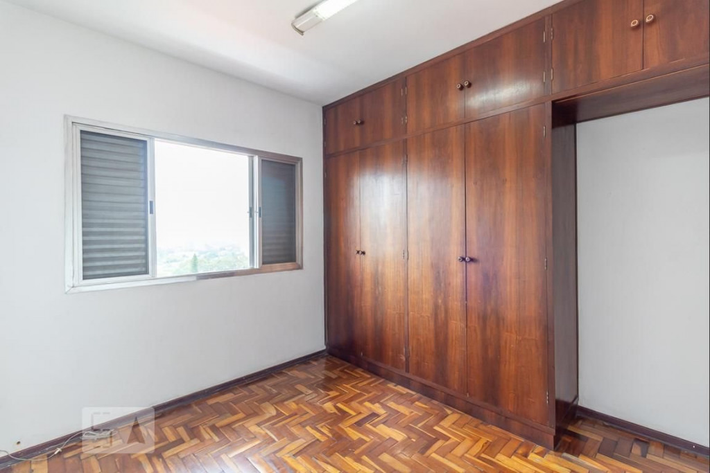 Casa à venda com 3 quartos, 231m² - Foto 1