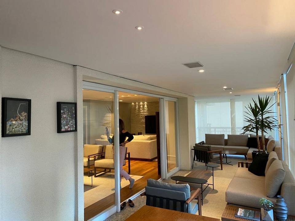 Apartamento à venda com 3 quartos, 226m² - Foto 1