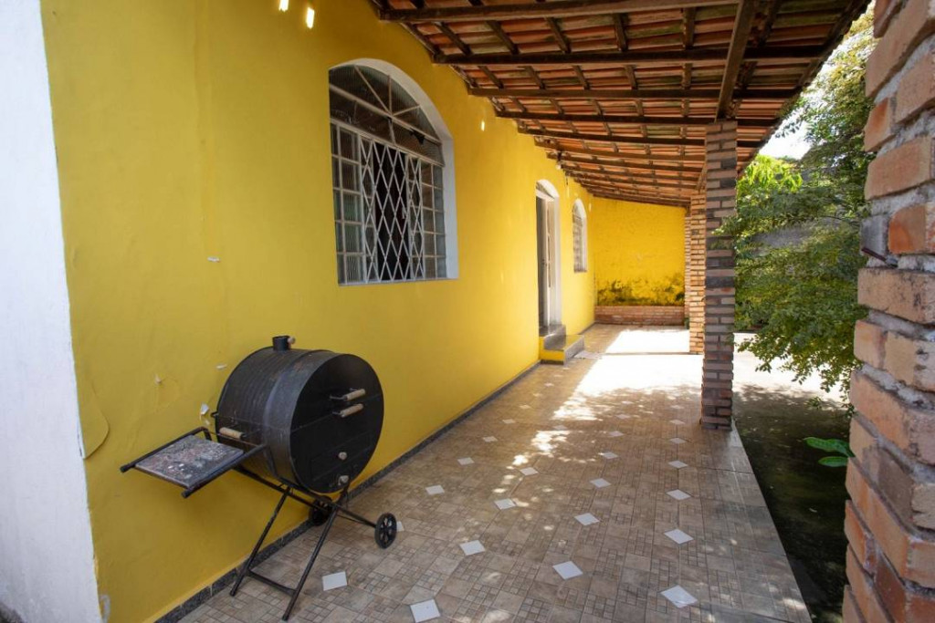 Casa à venda com 6 quartos, 360m² - Foto 1