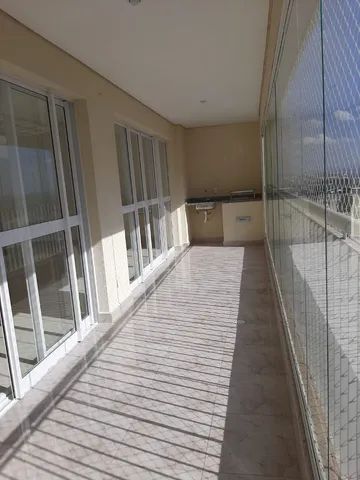 Apartamento para alugar com 3 quartos, 135m² - Foto 2