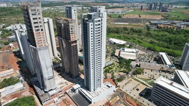 Apartamento à venda com 4 quartos, 346m² - Foto 2