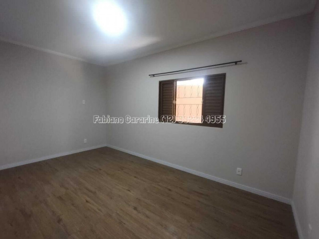 Casa para alugar com 4 quartos, 250m² - Foto 2