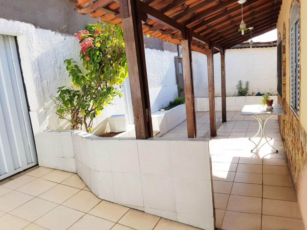 Casa à venda com 3 quartos, 230m² - Foto 1