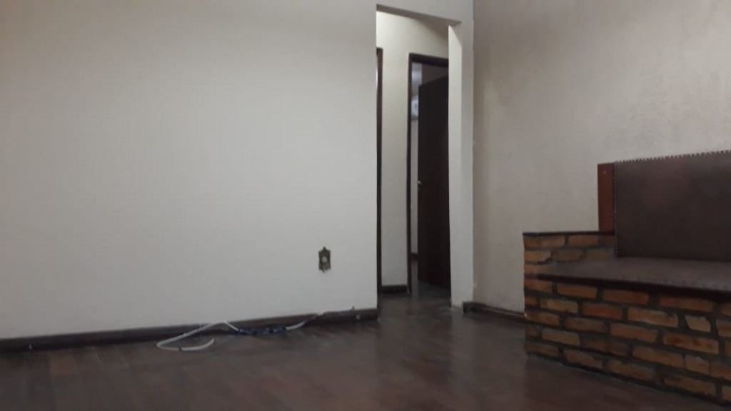 Casa à venda com 3 quartos, 300m² - Foto 2