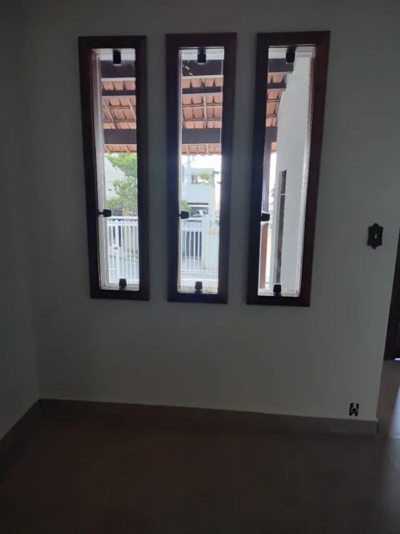 Casa à venda com 5 quartos, 120m² - Foto 1