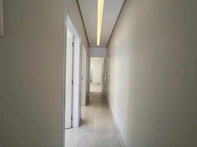 Casa à venda com 3 quartos, 250m² - Foto 2