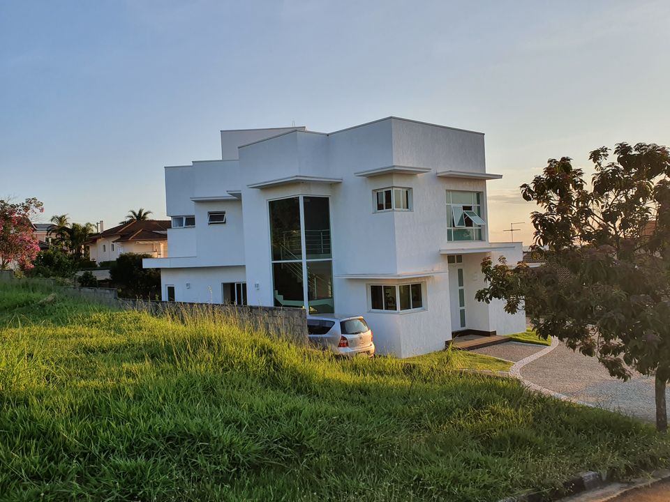 Casa de Condomínio à venda com 3 quartos, 330m² - Foto 1